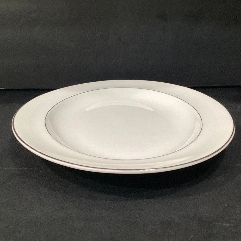 Royal Doulton Amulet Oval Serving Platter, White Floral Bone‎ China Tableware